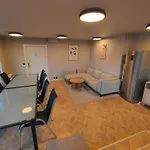 아파트 Modern In